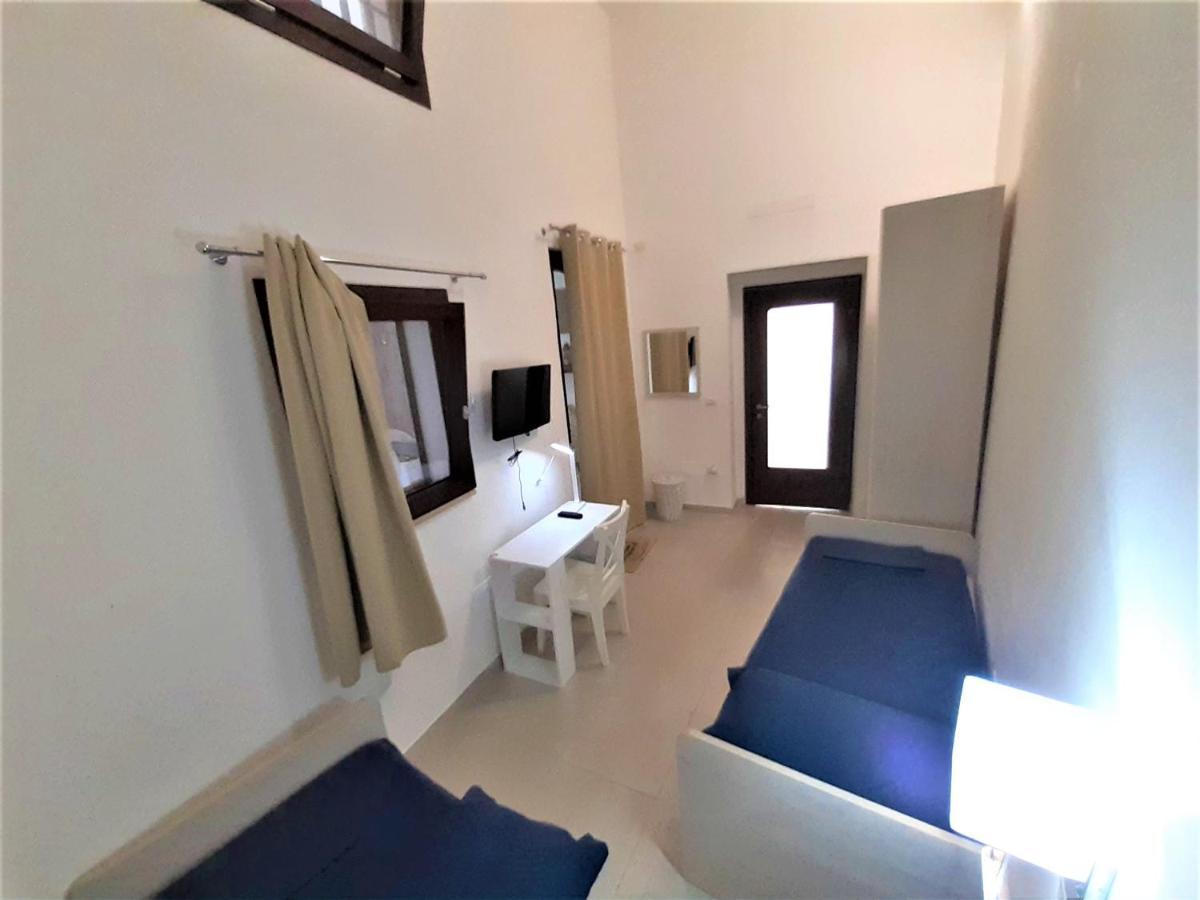 Casa MiMà: locazione turistica nel centro storico Brindisi Exterior foto