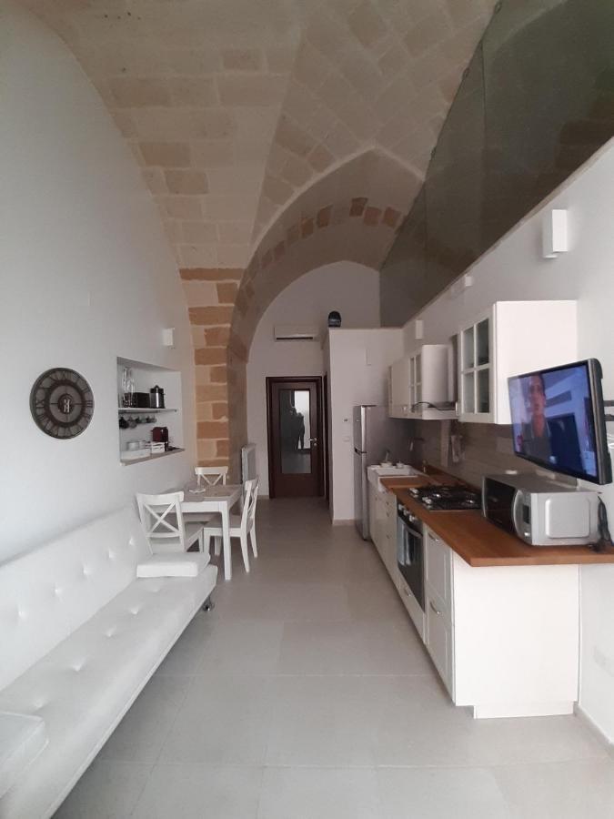 Casa MiMà: locazione turistica nel centro storico Brindisi Exterior foto