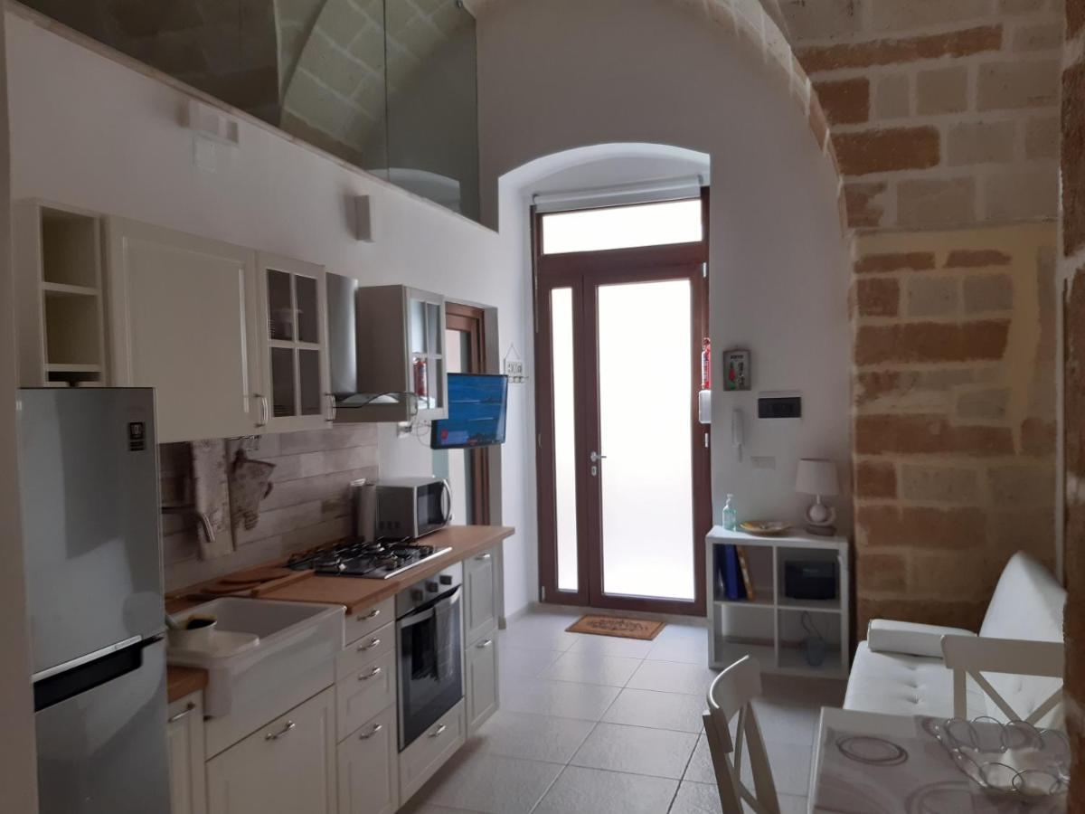 Casa MiMà: locazione turistica nel centro storico Brindisi Exterior foto